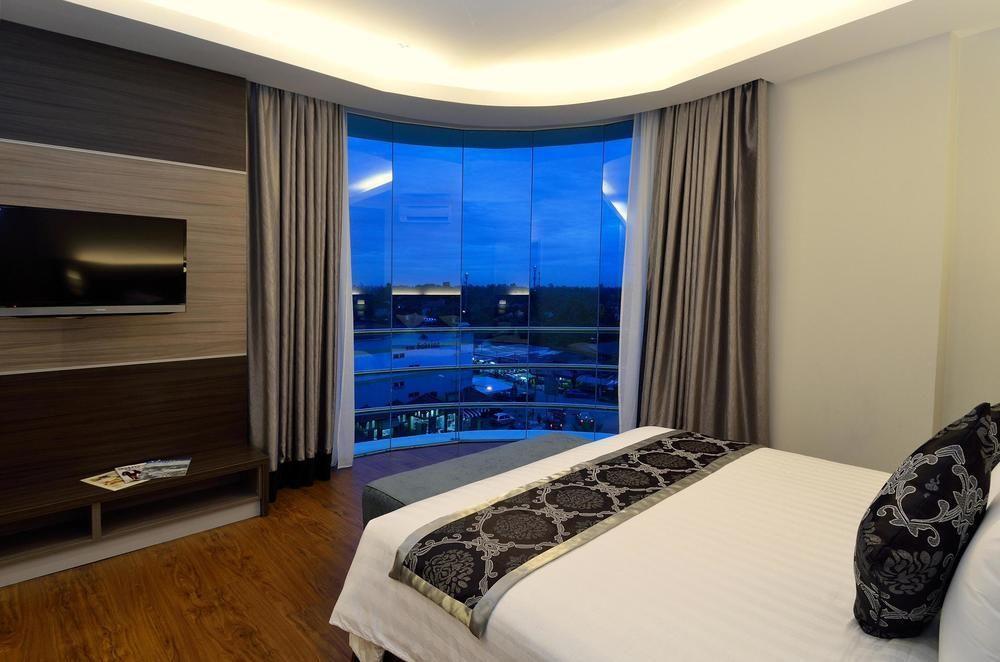 Holiday Villa Hotel & Suites Kota Bharu - Wakaf Che Yeh, Night Market Exterior foto