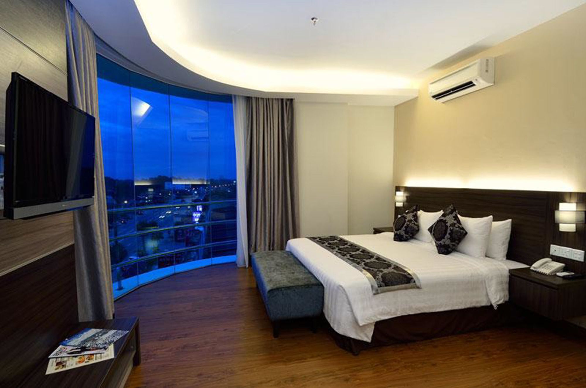 Holiday Villa Hotel & Suites Kota Bharu - Wakaf Che Yeh, Night Market Exterior foto